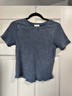 Gilded Intent Ribbed Short Sleeve Top in Blue Size Large